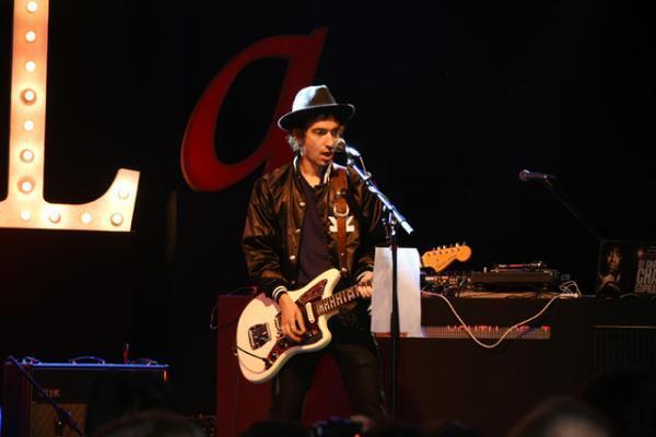 ステラ マッカートニーが初となるメンズウエアコレクションと、新作ウィメンズコレクションを同時に発表