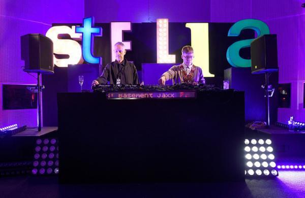 ステラ マッカートニーが初となるメンズウエアコレクションと、新作ウィメンズコレクションを同時に発表