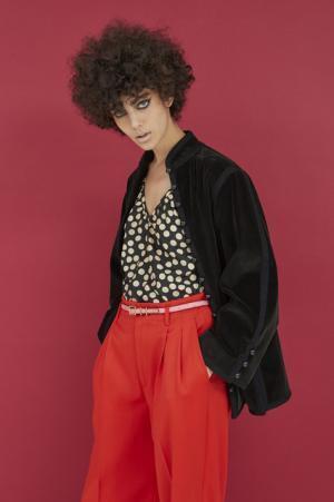 イヴ・サンローランのヴィンテージ品と現代のリアルクローズをミックスしたバーチャルファッションショー開催