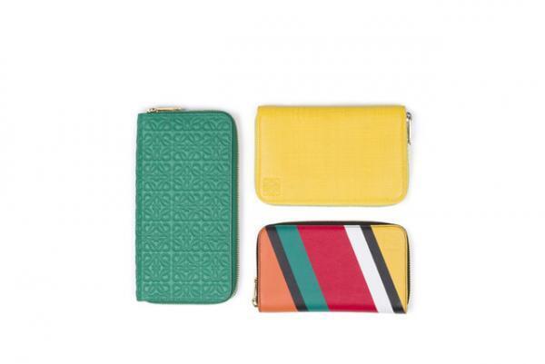 ロエベの16年クリスマス限定コレクション、色鮮やかな“ストライプ”柄のアイテムを多数展開