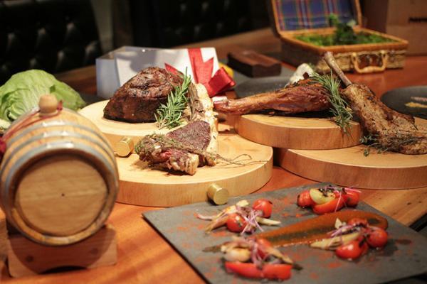 “LOVE”と“ART”で最愛なる晩餐会を演出。スマイルズが中目黒高架下に新店「パビリオン」をオープン