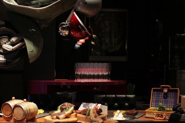 “LOVE”と“ART”で最愛なる晩餐会を演出。スマイルズが中目黒高架下に新店「パビリオン」をオープン