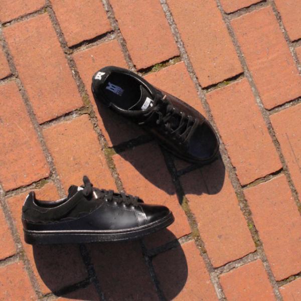 MYneが大阪に初の路面店をオープン！“スニーカーショップ”をコンセプトに歴代スニーカーをすべて展開