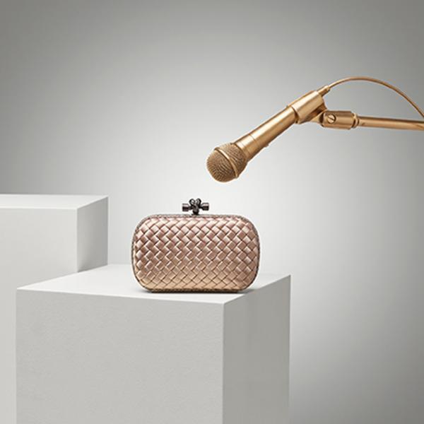 ボッテガ・ヴェネタのバッグやシューズが音を奏でる「ホリデー・ハーモニー」