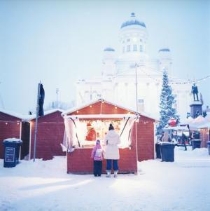 ヨーロッパの“クリスマスマーケット”を収めた今城純の新作写真集『encase』が発売