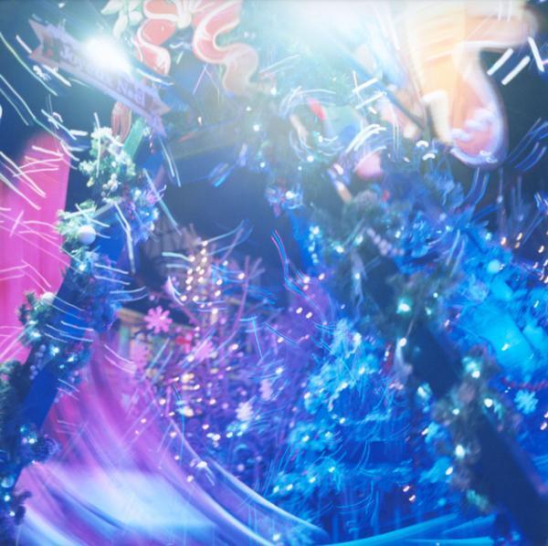 ヨーロッパの“クリスマスマーケット”を収めた今城純の新作写真集『encase』が発売