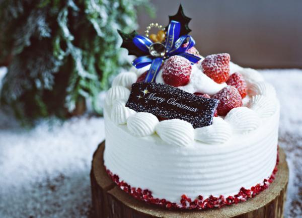 アンダーズ 東京で遊び心満載のクリスマススイーツ。28cmの新作エクレアケーキも