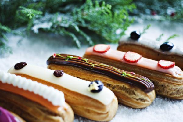 アンダーズ 東京で遊び心満載のクリスマススイーツ。28cmの新作エクレアケーキも