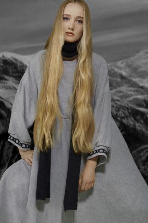 メゾン キツネから、ブラックとホワイトのホリデーコレクション！刺繍やスワロフスキーのキツネがワンポイントに