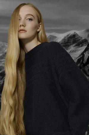 メゾン キツネから、ブラックとホワイトのホリデーコレクション！刺繍やスワロフスキーのキツネがワンポイントに