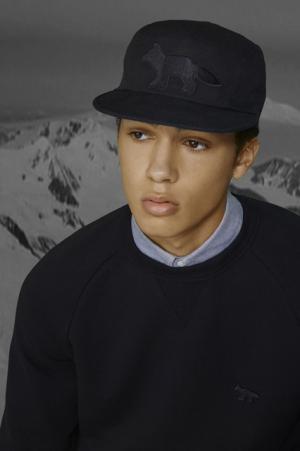 メゾン キツネから、ブラックとホワイトのホリデーコレクション！刺繍やスワロフスキーのキツネがワンポイントに