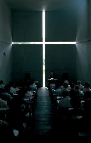 「安藤忠雄展―挑戦―」が国立新美術館で開催。約半世紀に及ぶ創造的挑戦の軌跡を辿る。原寸大の「光の教会」も