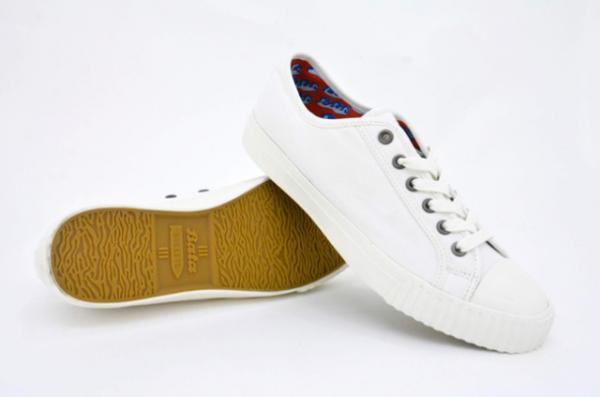 ジュリアン デイヴィッド×バタがコラボスニーカーを発売。葛飾北斎の浮世絵からインスピレーション