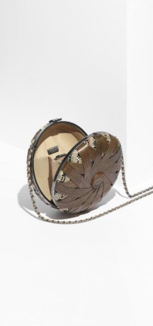 シャネルからキューバのカルチャーと融合した、ボーイッシュでシックな新作バッグ