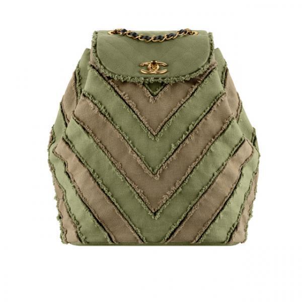 シャネルからキューバのカルチャーと融合した、ボーイッシュでシックな新作バッグ