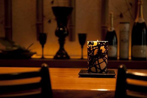 クリスマスツリーのオーナメントや、食卓を彩る器を集めた「飾る 彩る クリスマス展」開催。ワークショップも