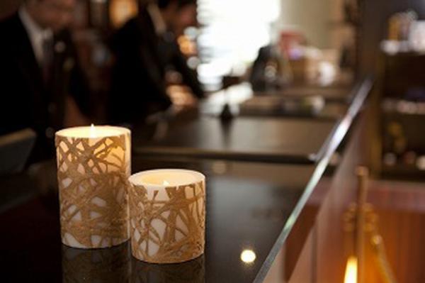 クリスマスツリーのオーナメントや、食卓を彩る器を集めた「飾る 彩る クリスマス展」開催。ワークショップも