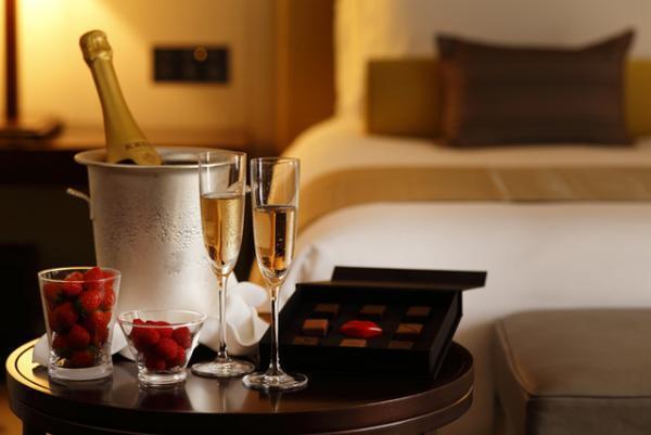 パレスホテル東京に、バレンタイン限定の大人のスイーツ7種が登場！室数限定の宿泊プランも