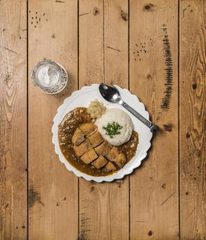 予約困難な肉の名店・肉山とグロリアスチェーンカフェのコラボメニュー、1日30食限定！