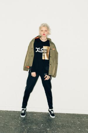 オープニングセレモニー×エックスガール、Wネームのコラボコレクション第2弾を発売