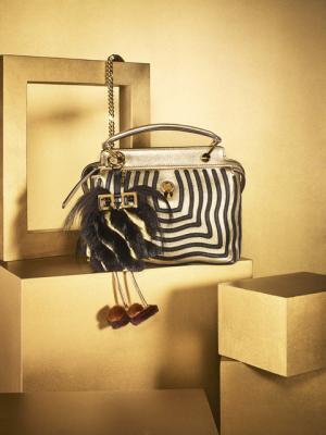 フェンディ、パーティースタイルを華やかに彩るゴールド×ブラックの新作カプセルコレクション