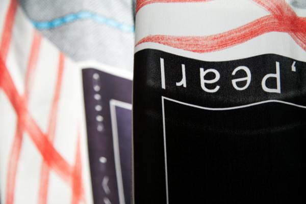 キギのデザインによる12の限定スカーフ、白金のOFS galleryでイベント「12 Scarfs」開催中