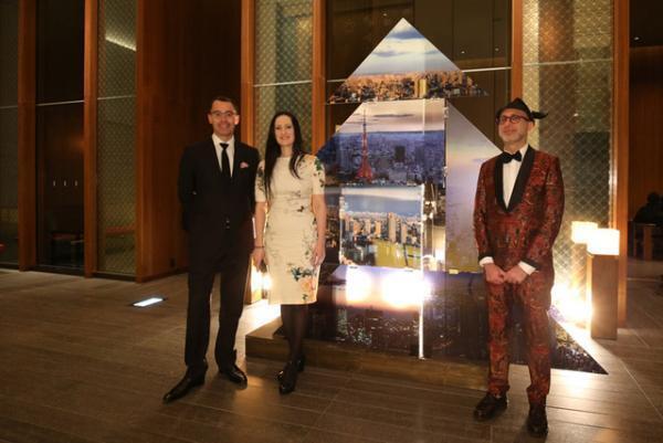 アンダーズ 東京の3Dクリスマスツリー、ホテルから眺める東京の景観を映し出す