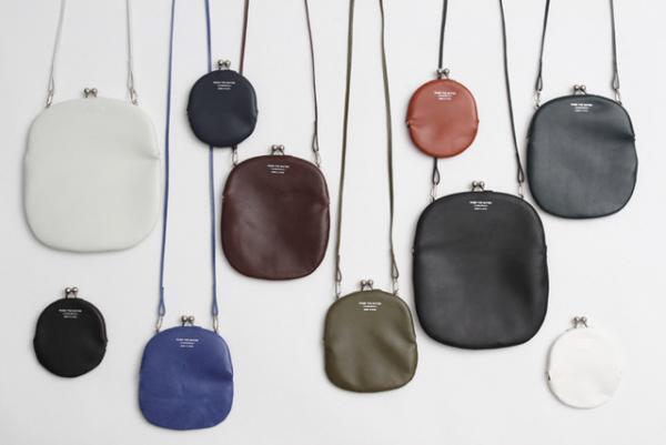 パスザバトンがパンプスの余り革を使った、“マトリョーシカ”のようながまぐちをデザイン