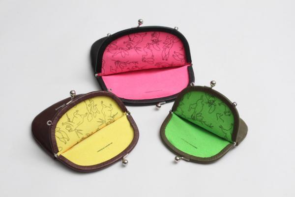 パスザバトンがパンプスの余り革を使った、“マトリョーシカ”のようながまぐちをデザイン