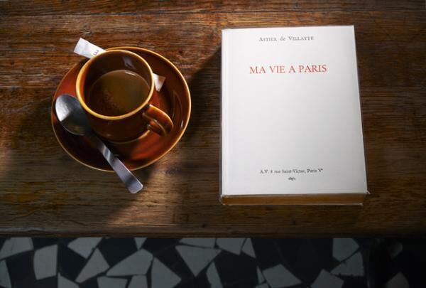 アスティエ・ド・ヴィラットが今年設立した出版社エディション・アスティエ・ド・ヴィラットによる第一弾書籍『私のパリ生活』の日本語版が発刊