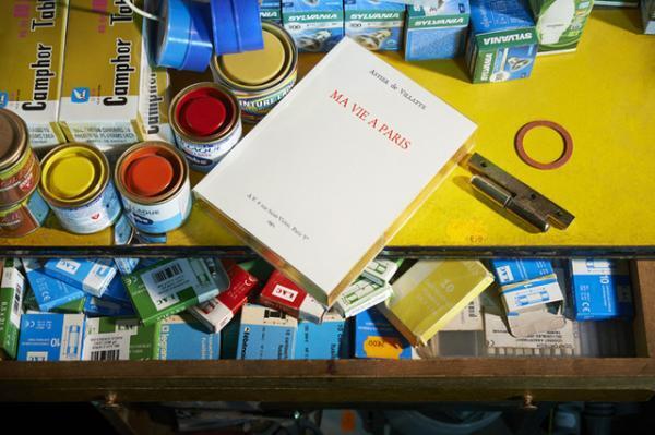 アスティエ・ド・ヴィラットが出版社を設立、第一冊目はパリのガイド本『私のパリ生活』