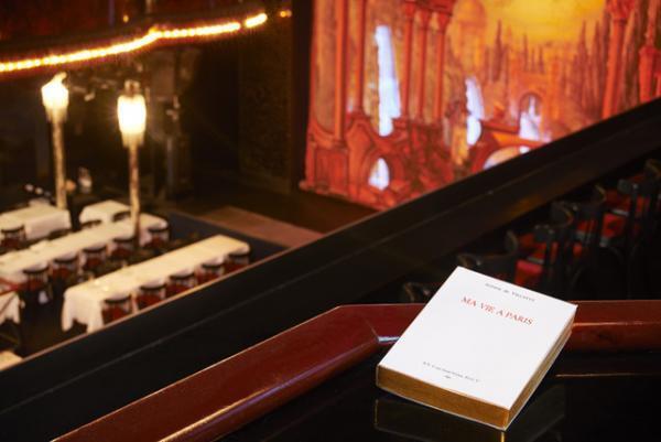 アスティエ・ド・ヴィラットが出版社を設立、第一冊目はパリのガイド本『私のパリ生活』