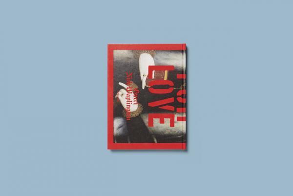 グッチ、1,000部限定の写真集を発売！17年ウィメンズクルーズコレクションの舞台裏を収録