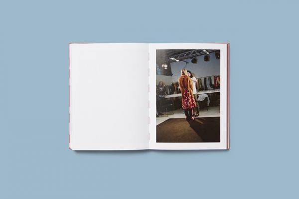 グッチ、1,000部限定の写真集を発売！17年ウィメンズクルーズコレクションの舞台裏を収録