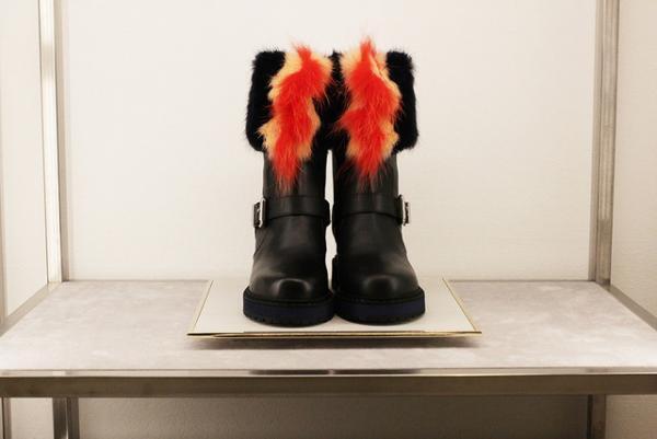 フェンディの巨大“ヒプノタイズ”が新宿伊勢丹に！シューズ＆バッグの期間限定ショップがオープン