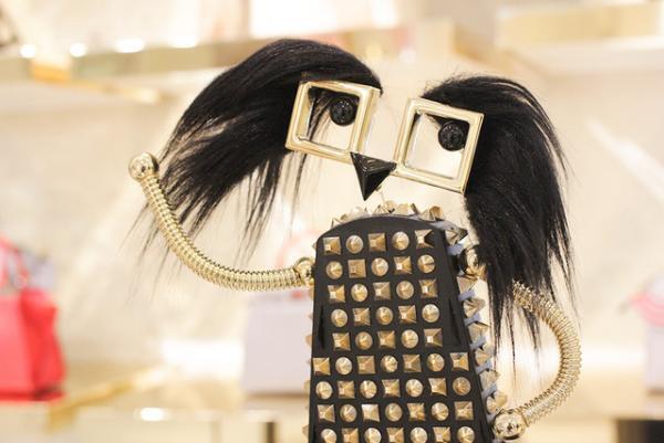 フェンディの巨大“ヒプノタイズ”が新宿伊勢丹に！シューズ＆バッグの期間限定ショップがオープン