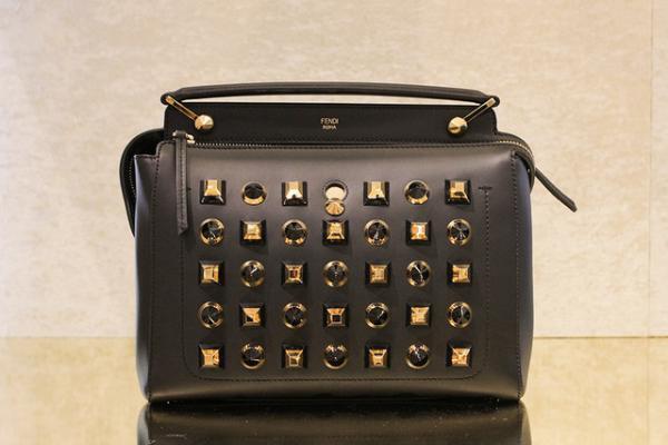 フェンディの巨大“ヒプノタイズ”が新宿伊勢丹に！シューズ＆バッグの期間限定ショップがオープン