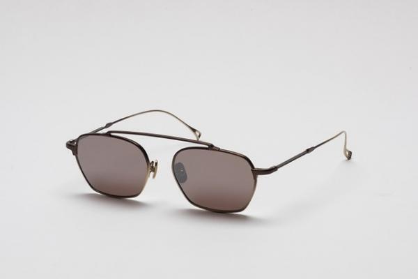 イッセイ ミヤケと金子眼鏡のシリーズ3作目、“フルメタル”のフレーム3型が発売