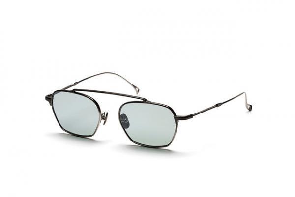 イッセイ ミヤケと金子眼鏡のシリーズ3作目、“フルメタル”のフレーム3型が発売