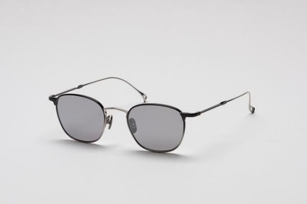 イッセイ ミヤケと金子眼鏡のシリーズ3作目、“フルメタル”のフレーム3型が発売