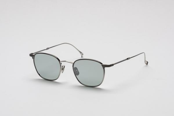 イッセイ ミヤケと金子眼鏡のシリーズ3作目、“フルメタル”のフレーム3型が発売