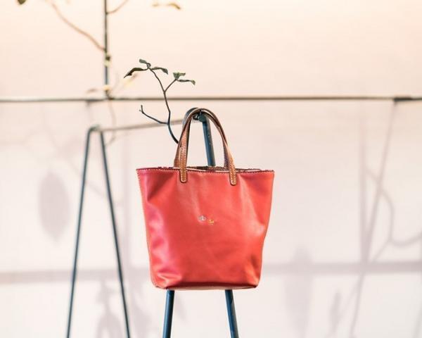 ミナ ペルホネンとアンリークイールが初コラボ。バッグと一緒に春を探しに旅へ...