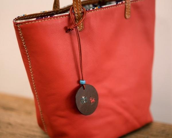 ミナ ペルホネンとアンリークイールが初コラボ。バッグと一緒に春を探しに旅へ...