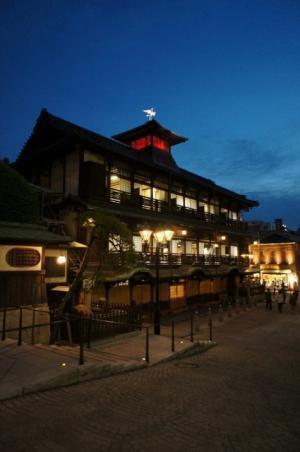 山口晃×道後温泉、アートフェスティバル「道後アート2016」で時空を超えた街歩き