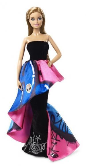 モスキーノからバービー＆ケン人形が発売。ジェレミー・スコット自身がモデルに