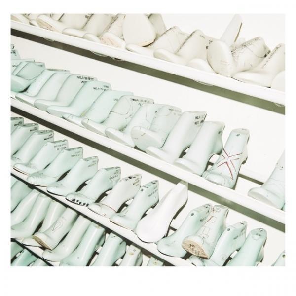 セルジオ ロッシが紡ぐ現代のおとぎ話。3人のプリンセスがシューズの製作物語を辿るショートムービー