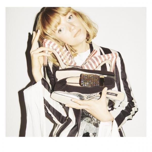 セルジオ ロッシが紡ぐ現代のおとぎ話。3人のプリンセスがシューズの製作物語を辿るショートムービー