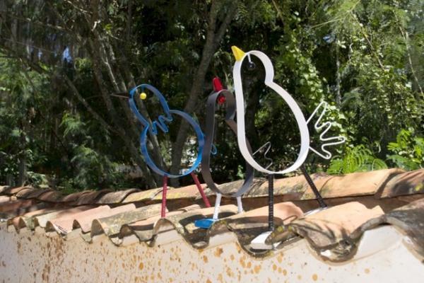 マルニが運ぶ幸せの鳥。新宿伊勢丹ポップアップにこの冬限定オブジェやブローチ、ホームコレクションがそろう