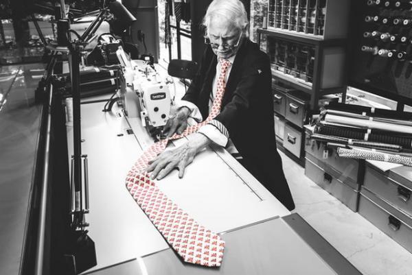 ジラフが贈る、世界に1本だけのクリスマスギフトネクタイ。1日限りのオーダーイベント開催