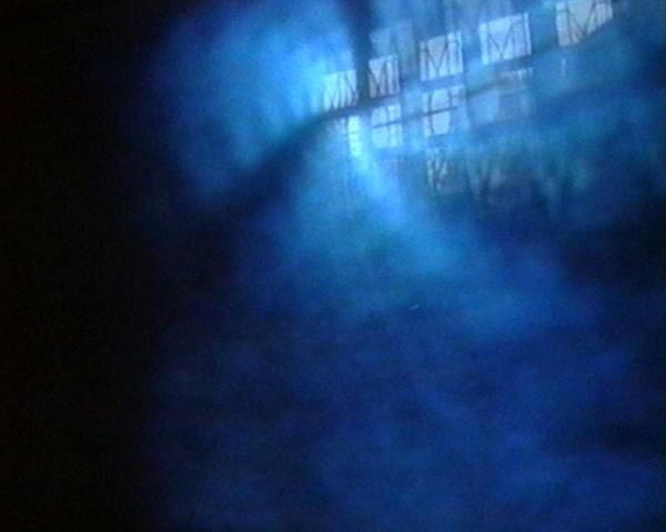 《窓》1999年 シングルチャンネル・ヴィデオ SDデジタル、カラー、サイレント 11分56秒 東京都写真美術館蔵